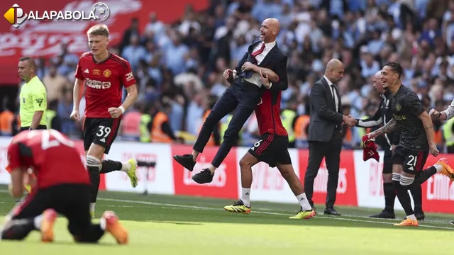 Pegang Pipi Garnacho dan Mainoo, Erik Ten Hag Persis Bapak kepada Anak