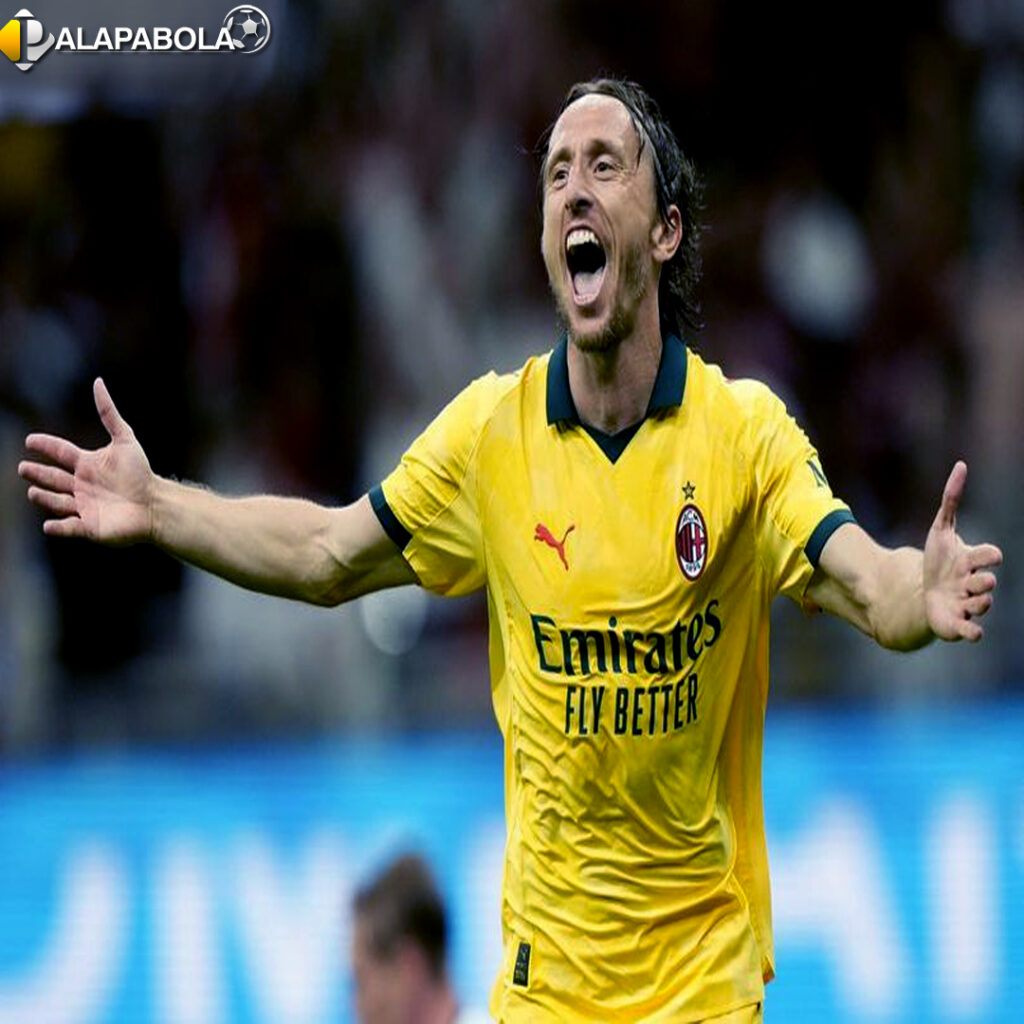 Luka Modric Tampil Bak Andrea Pirlo di Lini Tengah AC Milan