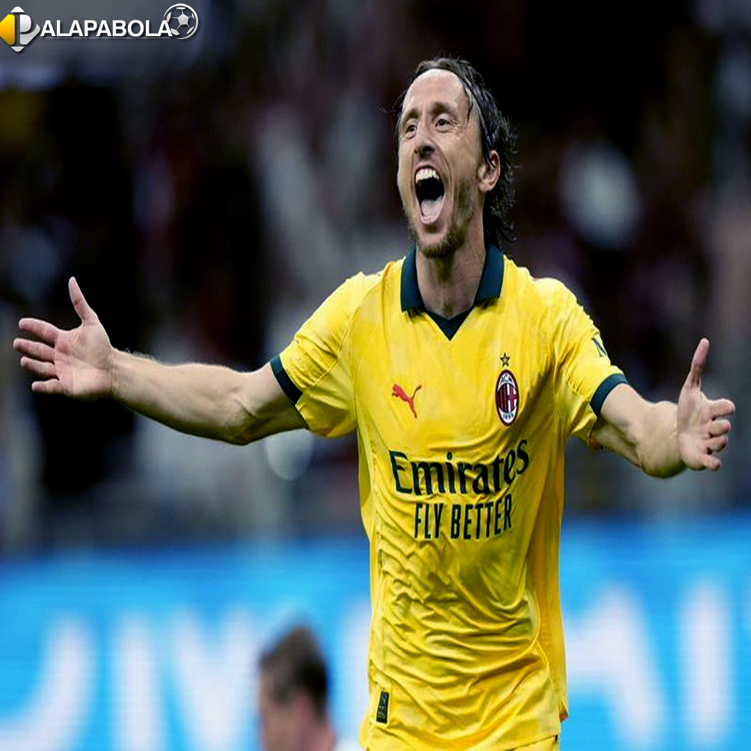 Luka Modric Tampil Bak Andrea Pirlo di Lini Tengah AC Milan