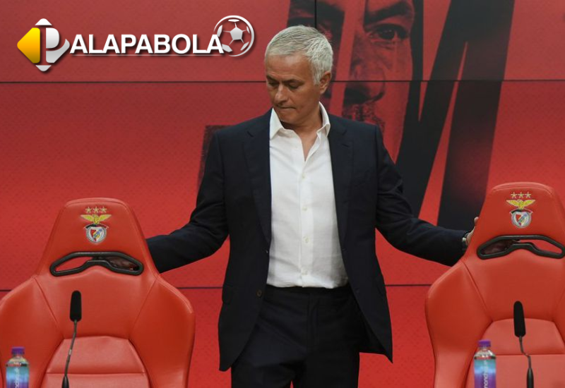 Jose Mourinho dan Cerita Api yang Tak Pernah Padam