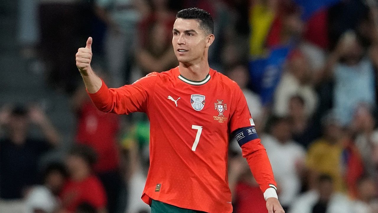 Eks Man United Ini Beber 1 Alasan Besar Cristiano Ronaldo Belum Akan Pensiun: Termotivasi Messi
